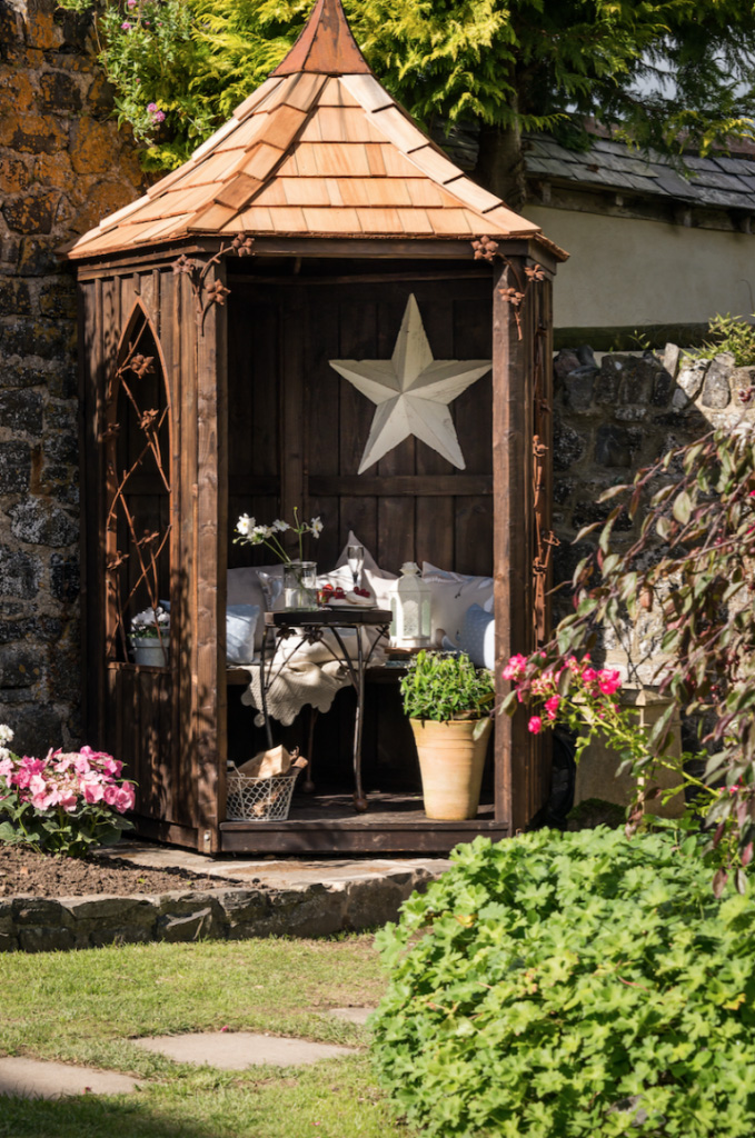 Country Cottage Garden
